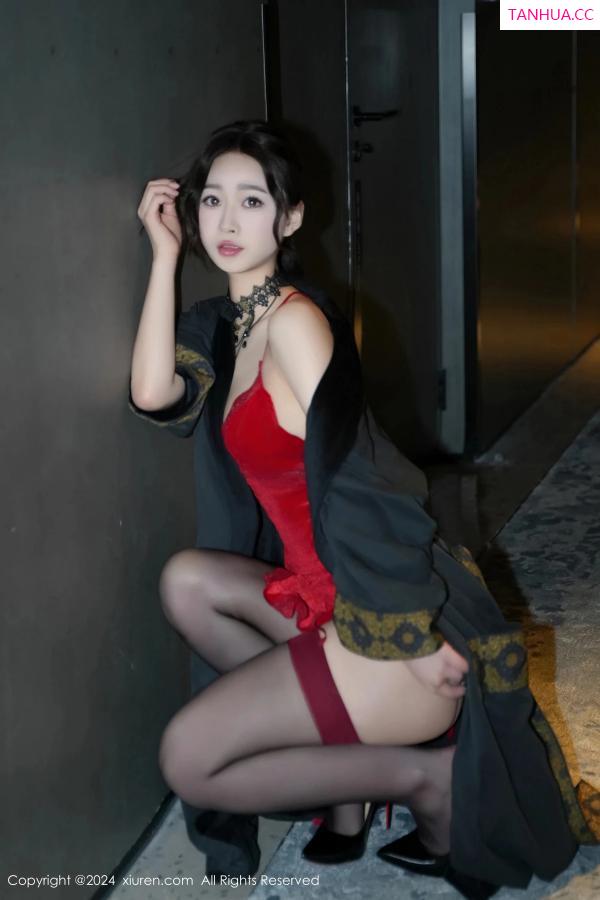   [XiuRen]高清写真图 2024.05.16 No.8547 软糖爱喝奶 黑丝美腿第16张图片